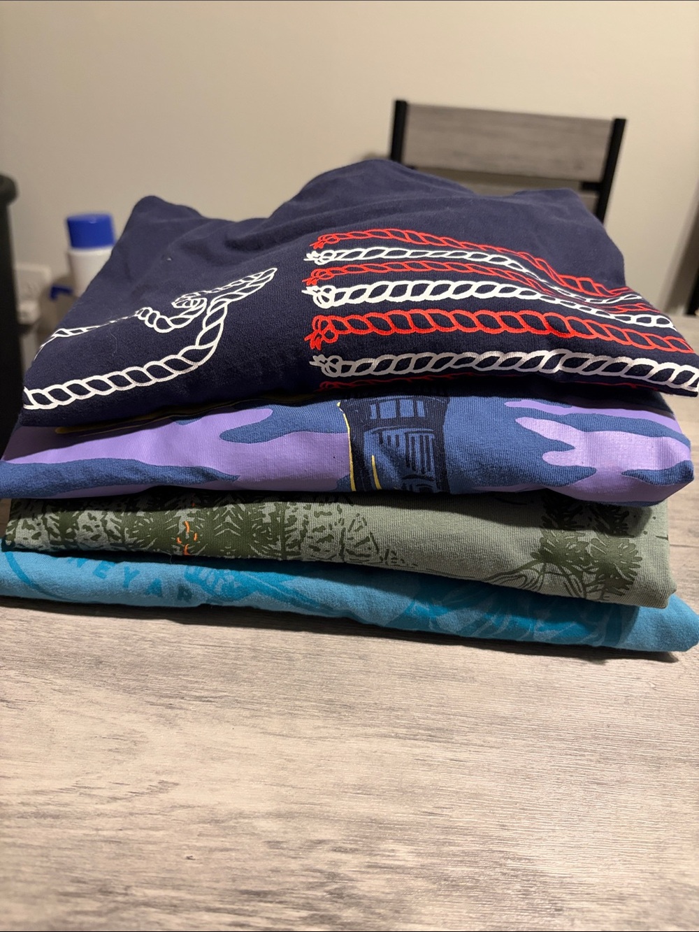 4 pack of Vineyard Vines Men’s Graphic Longsleeve